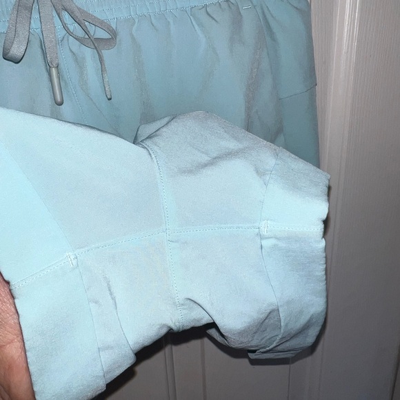 Lululemon 🍋 Spring Break Away Short 4-way Stretch 3" Inseam Size 6 - Picture 5 of 10